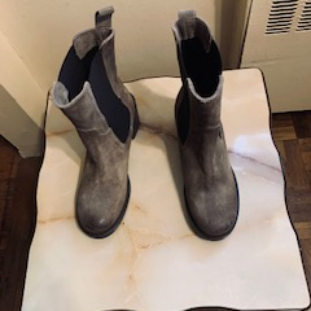 Emanuele Castro Taupe Chelsea Leather Boots - Picture 6 of 10